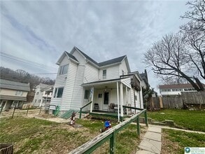 Building Photo - 206 Messinger St