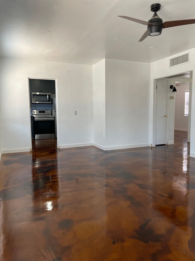 Foto del edificio - 1857 E Earll Dr