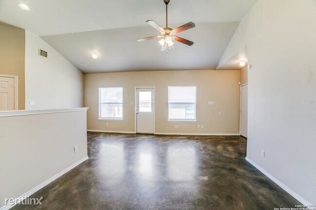 Foto del edificio - 3 br, 2 bath Duplex - 5827 Golf Bend 2