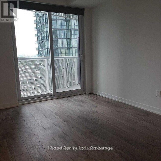 Photo du bâtiment - 4065 Confederation Pkwy