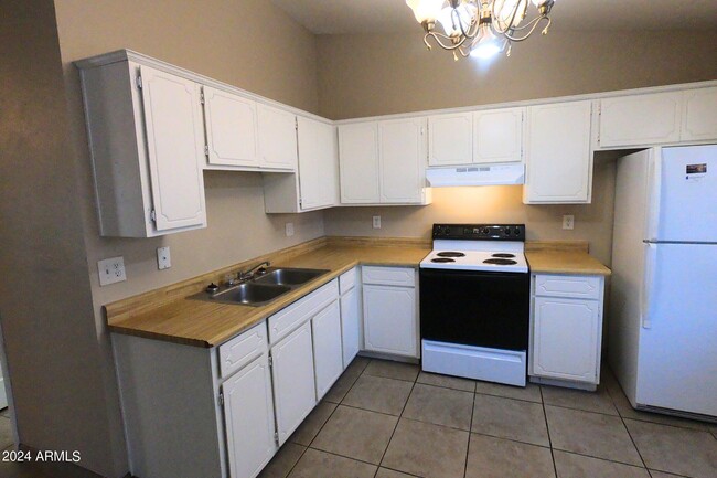 Building Photo - 4722 E Caballero St