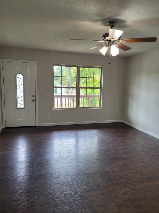 Photo - 2013 Paris Rd House