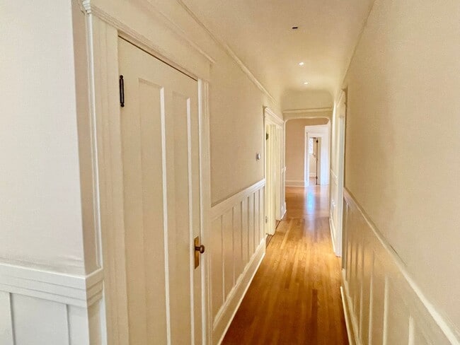 Building Photo - 2BR PLUS /1BA Prime Potrero Flat w/Private...