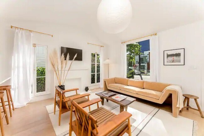 Foto del edificio - 624 Huntley Dr