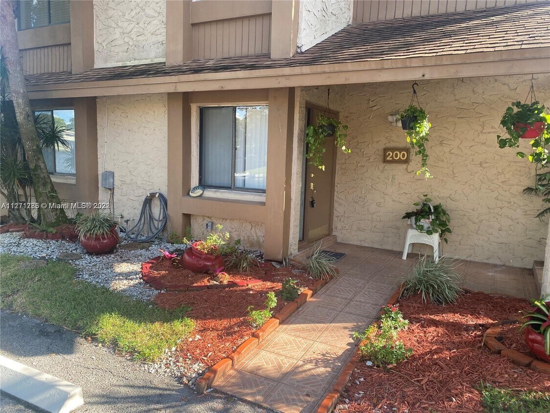 200 Wimbledon Lake Dr Unit 200, Plantation, FL 33324 Condo for Rent in Plantation, FL