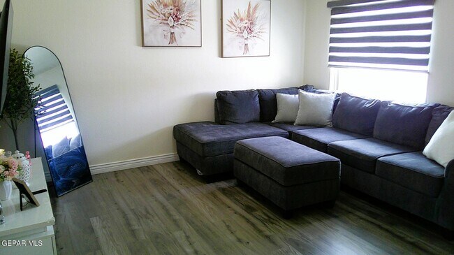 Foto del edificio - 7240 Long Meadow Dr