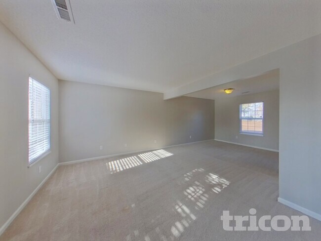 Foto del edificio - 732 Elderberry Ln