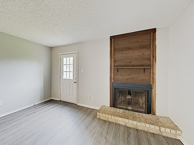 Building Photo - 852 NW Summercrest Blvd
