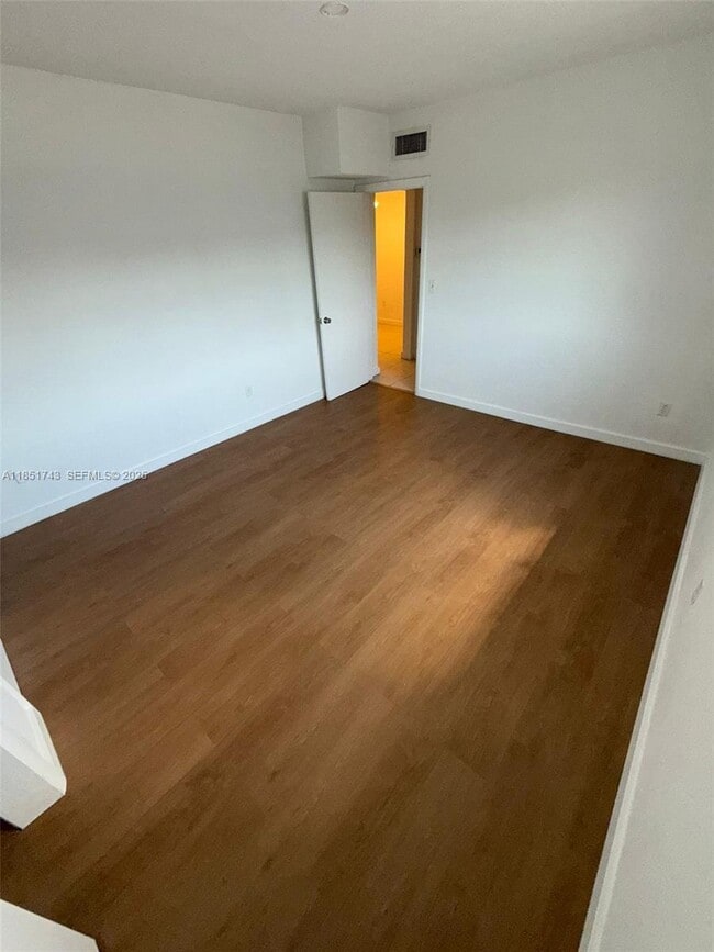 Foto del edificio - 13700 NE 6th Ave