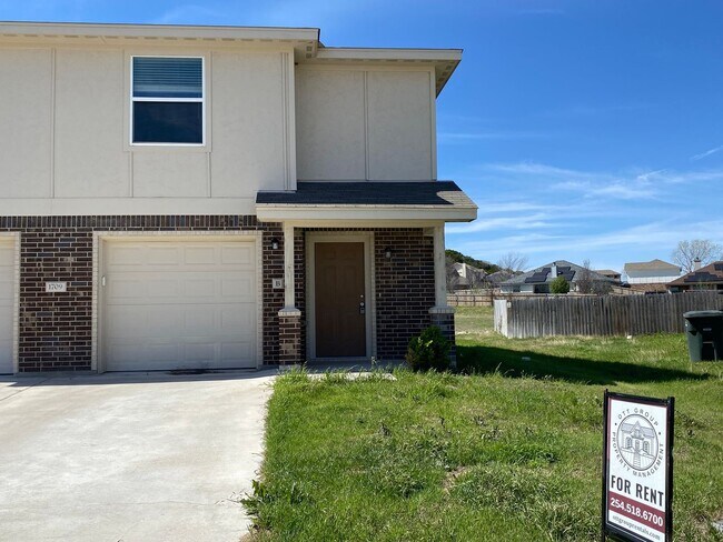 Building Photo - 1709 Castroville Trl