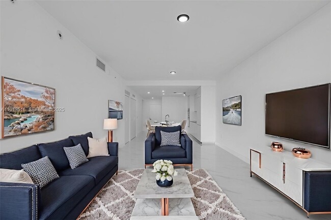 Building Photo - 700 NE 24th St