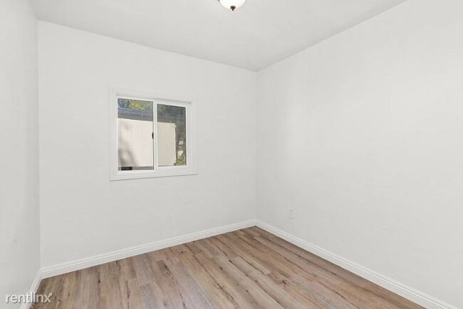 Building Photo - 2 br, 1 bath House - 2441 Harrison St