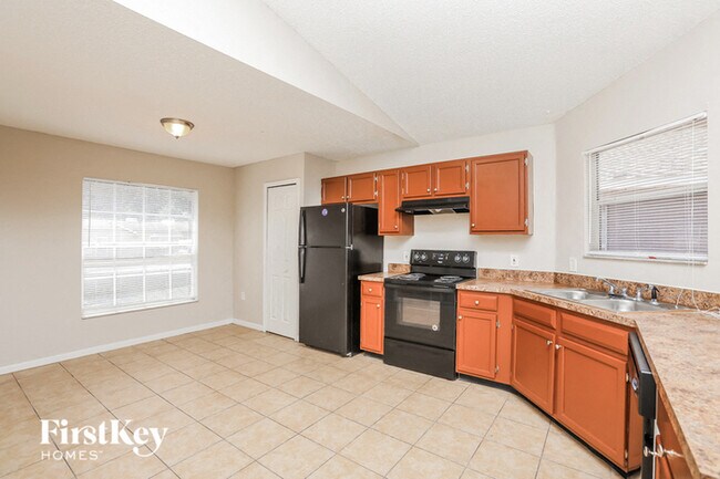 Foto del edificio - 7470 Groveoak Dr