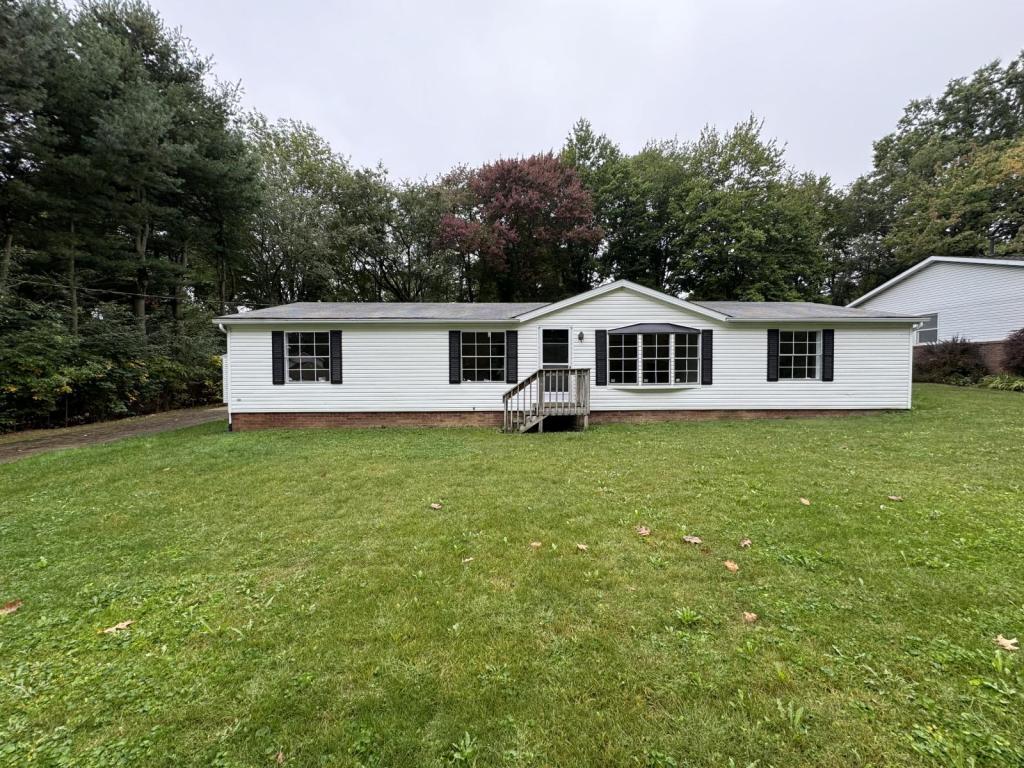 Primary Photo - 1137 N Crown Hill Rd