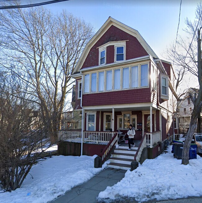 Foto del edificio - 28 Dearborn Rd