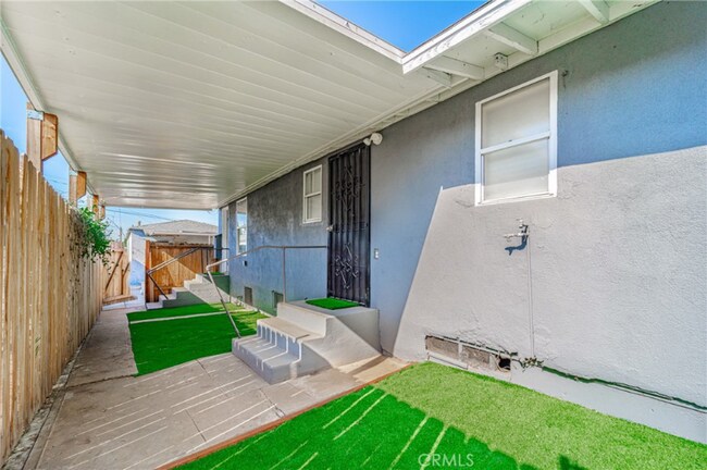 Building Photo - 948 N Ditman Ave