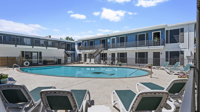 Piscina - Ocean Palms Apartments