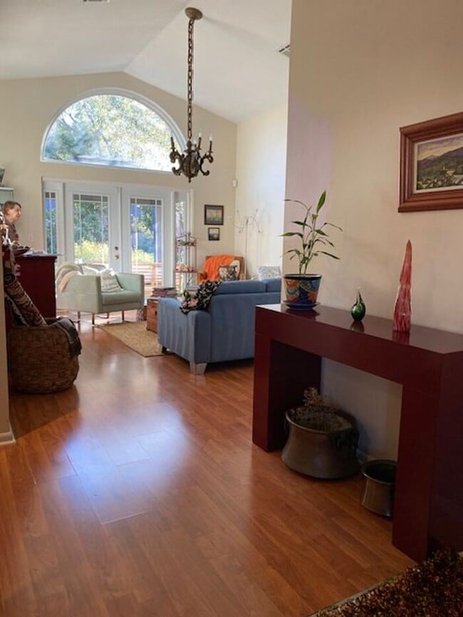 Building Photo - Florida living at its finest with the 2 bedrooms and 2 bathrooms plus a flex room home!