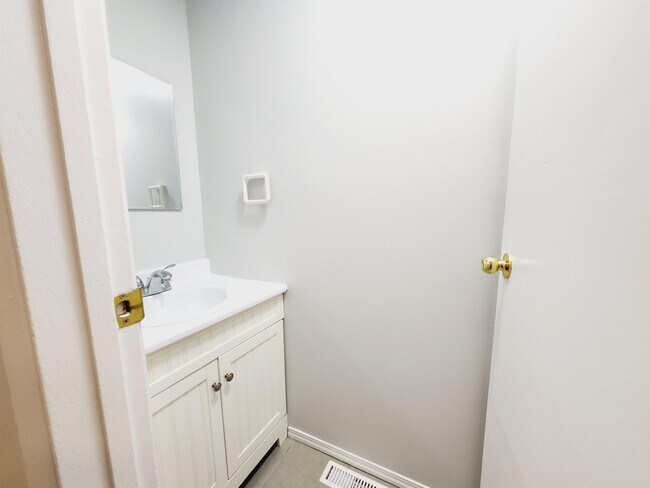 Photo du bâtiment - 611 Willow Ct NW