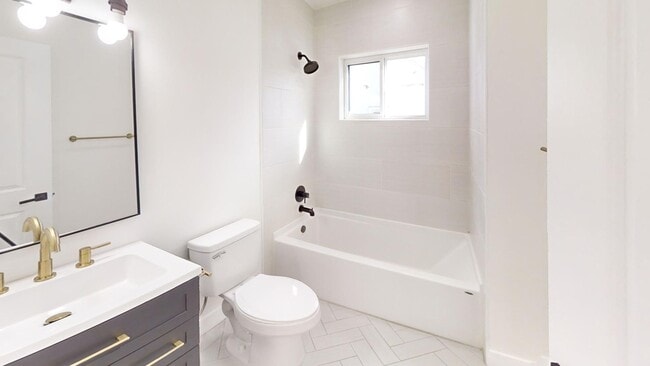 Building Photo - 1129 W 14th St