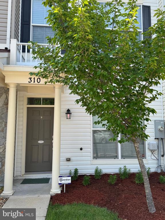 Building Photo - 310 White Oak Way