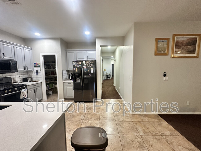 Building Photo - 30311 W Whitton Ave