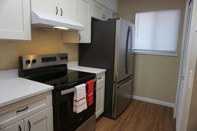 Foto del edificio - Mandarin Townhome