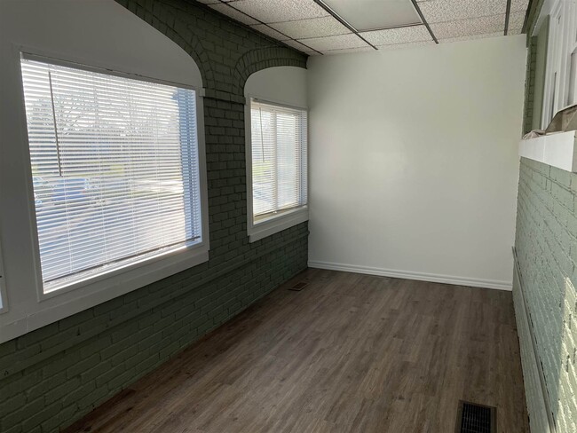 Building Photo - 3021 Fairfield Ave