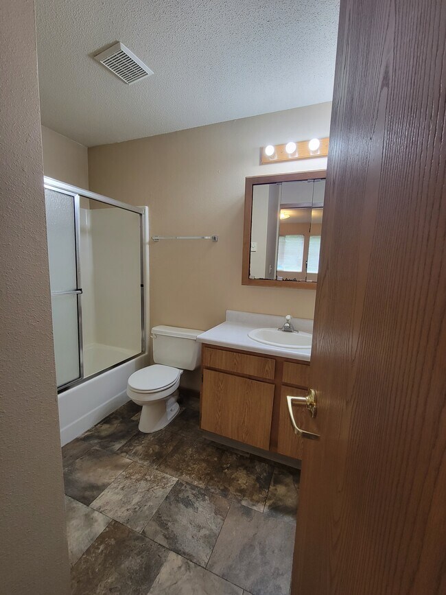 Foto del edificio - 8th & 8th Apartments