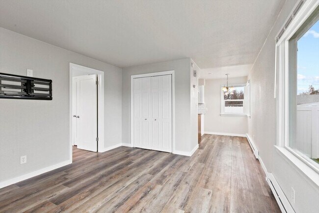 Foto del edificio - 10112 E Broadway Ave