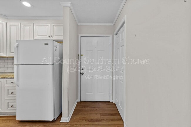 Building Photo - 305 Resort Dr