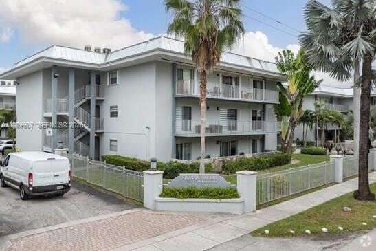 Foto del edificio - 7701 SW 88th St