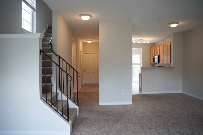 Foto del edificio - Beautiful 3 BR/ 2.5 BA EOG Townhome in Cra...