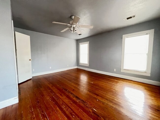 Photo - 625 W. Hickory Apartment
