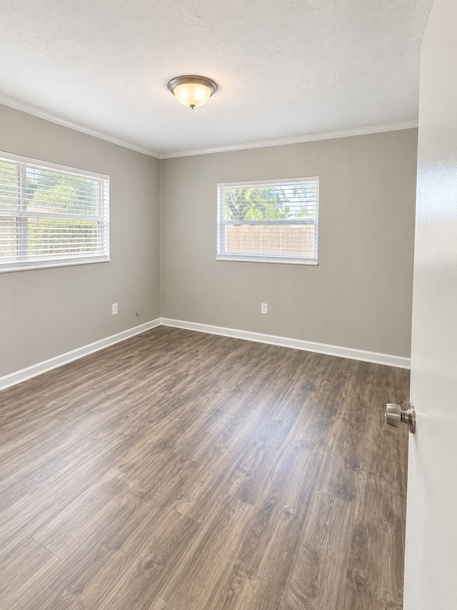 Building Photo - 3503 9th St Ct W