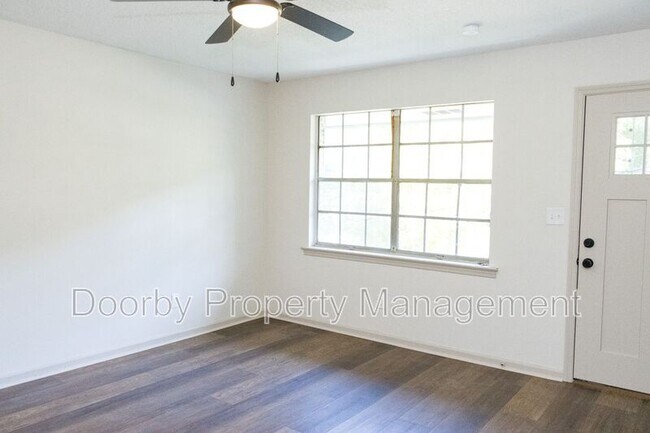 Building Photo - 6404 Middle Dr