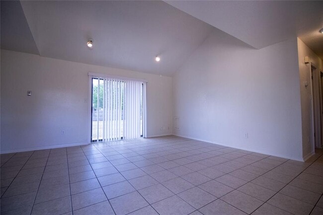 Building Photo - 2204 Lafayette Dr