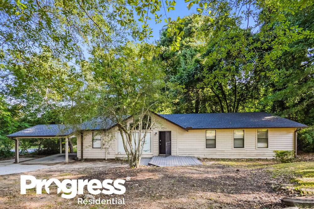 Foto principal - 6766 Browns Mill Lake Rd