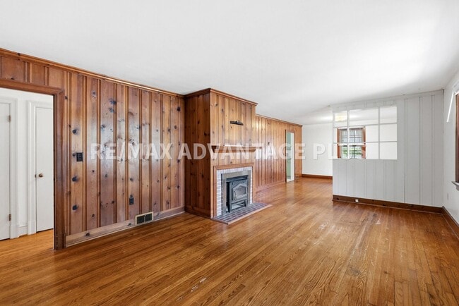Building Photo - Spacious home in The Avenues!