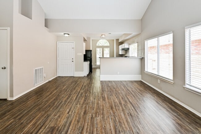 Building Photo - 11811 Meadowchase Dr