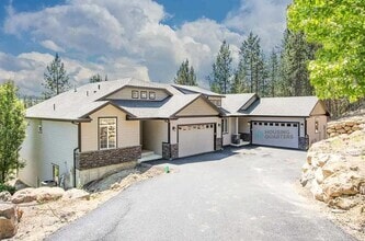 Building Photo - 420 E Little Spokane Connection Rd