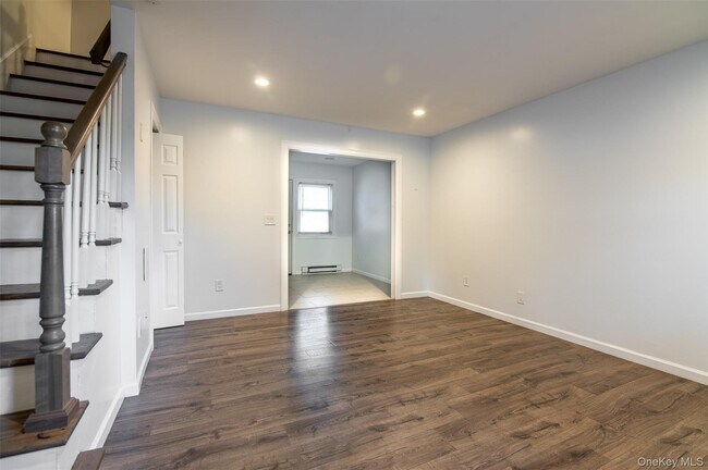 Building Photo - 72 Tudor Ln