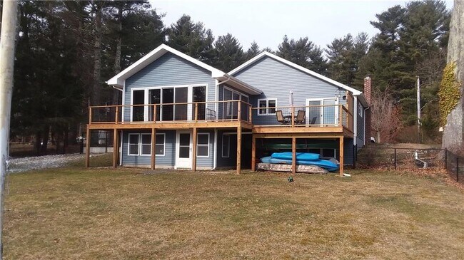 Building Photo - 10 Pine Tree Ln