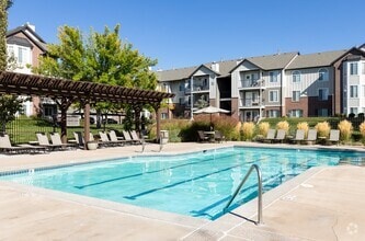Building Photo - Sterling Pointe Apartments