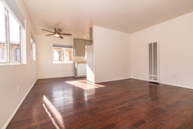 Foto del edificio - Blocks From the Ocean, Refreshed 1bd / 1ba in Pacific Beach!