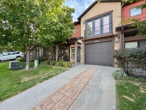 Building Photo - 14791 S Chandlerpoint Way