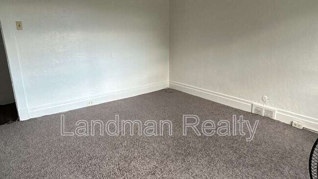 Foto del edificio - 711 Russellwood Ave