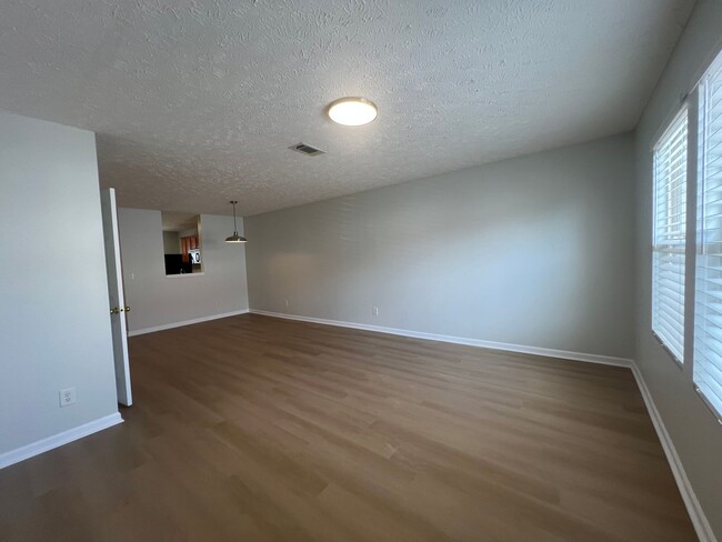 Building Photo - 1407 Pleasant Ridge Rd