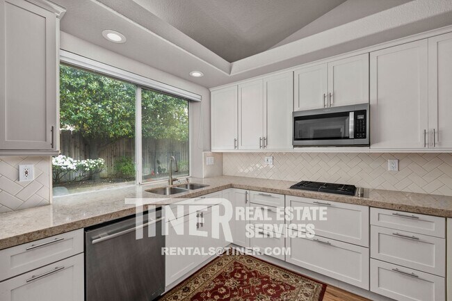 Building Photo - Highly Desired Gated Community in Carmichael