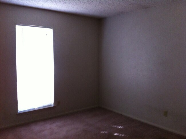 Building Photo - 215 Kimberly Ln